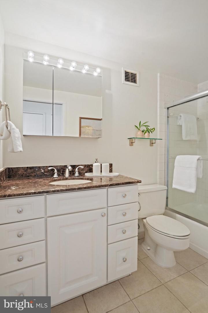 2555 PENNSYLVANIA AVE NW #407, WASHINGTON, District Of Columbia 20037, 1 Bedroom Bedrooms, ,1 BathroomBathrooms,Residential,For sale,2555 PENNSYLVANIA AVE NW #407,DCDC2188720 MLS # DCDC2188720