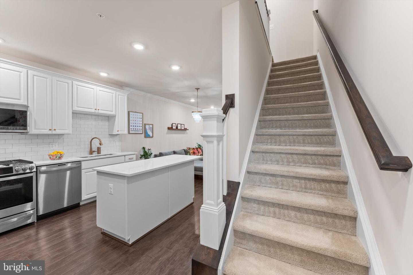 23265 MILLTOWN KNOLL SQ #109, ASHBURN, Virginia 20148, 2 Bedrooms Bedrooms, ,2 BathroomsBathrooms,Residential,For sale,23265 MILLTOWN KNOLL SQ #109,VALO2090678 MLS # VALO2090678