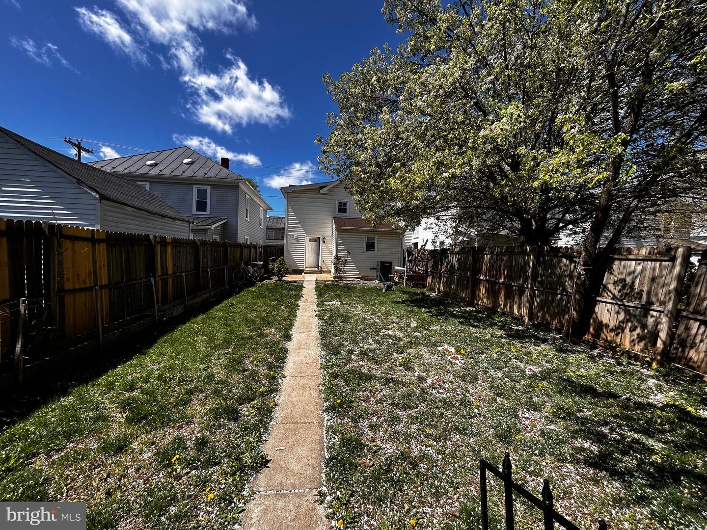 320 HIGHLAND AVE, WINCHESTER, Virginia 22601, 3 Bedrooms Bedrooms, ,2 BathroomsBathrooms,Residential,For sale,320 HIGHLAND AVE,VAWI2007294 MLS # VAWI2007294