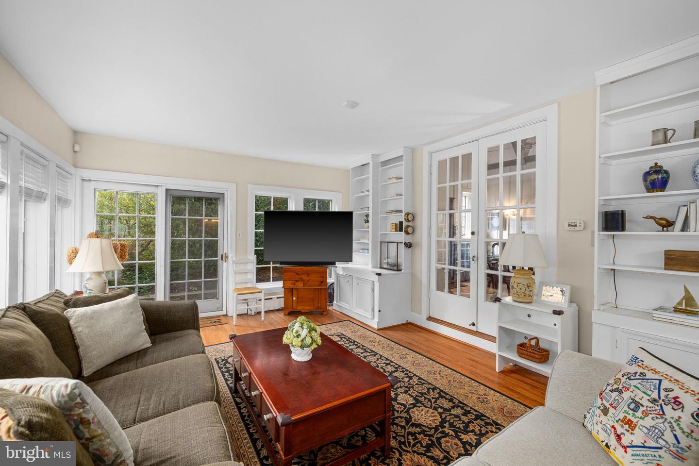 4608 37TH ST N, ARLINGTON, Virginia 22207, 4 Bedrooms Bedrooms, ,3 BathroomsBathrooms,Residential,For sale,4608 37TH ST N,VAAR2054486 MLS # VAAR2054486
