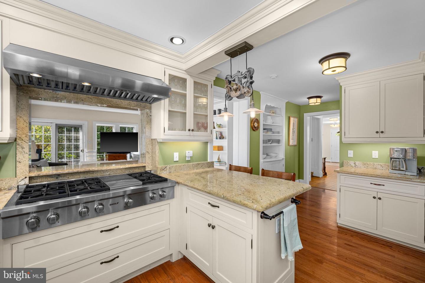 4608 37TH ST N, ARLINGTON, Virginia 22207, 4 Bedrooms Bedrooms, ,3 BathroomsBathrooms,Residential,For sale,4608 37TH ST N,VAAR2054486 MLS # VAAR2054486