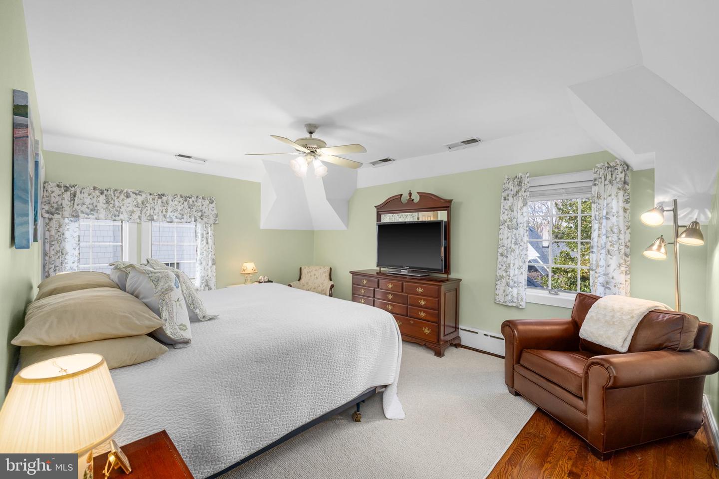 4608 37TH ST N, ARLINGTON, Virginia 22207, 4 Bedrooms Bedrooms, ,3 BathroomsBathrooms,Residential,For sale,4608 37TH ST N,VAAR2054486 MLS # VAAR2054486