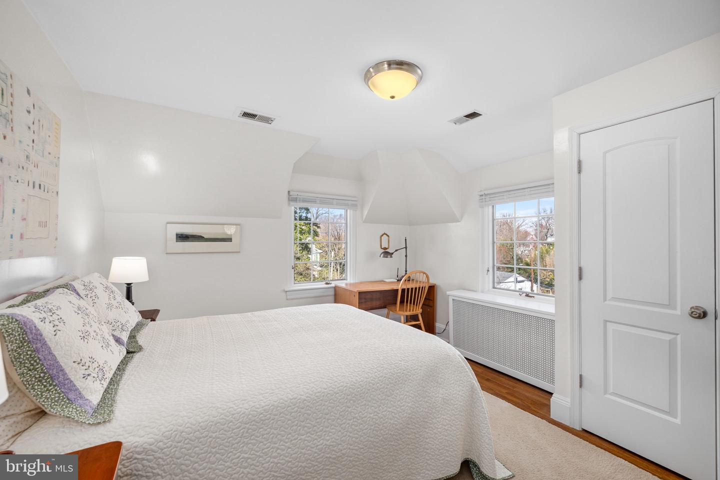 4608 37TH ST N, ARLINGTON, Virginia 22207, 4 Bedrooms Bedrooms, ,3 BathroomsBathrooms,Residential,For sale,4608 37TH ST N,VAAR2054486 MLS # VAAR2054486