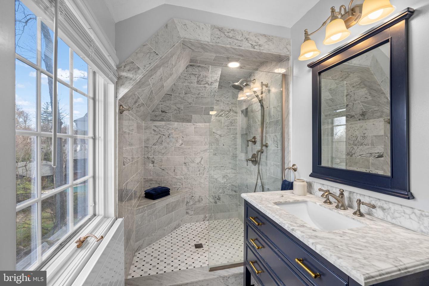 4608 37TH ST N, ARLINGTON, Virginia 22207, 4 Bedrooms Bedrooms, ,3 BathroomsBathrooms,Residential,For sale,4608 37TH ST N,VAAR2054486 MLS # VAAR2054486