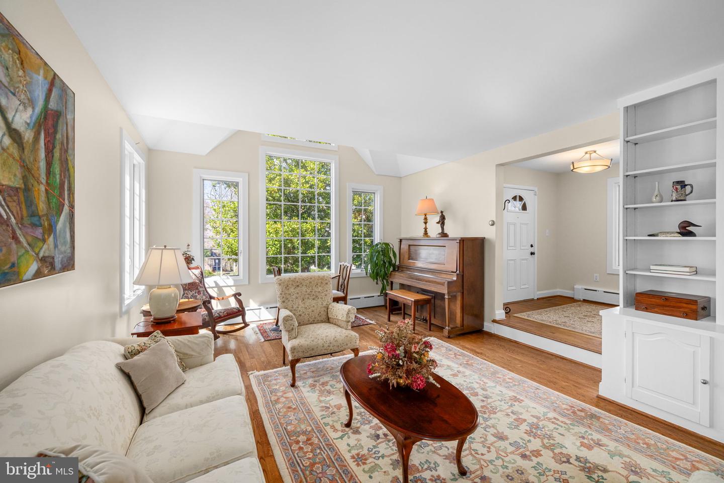 4608 37TH ST N, ARLINGTON, Virginia 22207, 4 Bedrooms Bedrooms, ,3 BathroomsBathrooms,Residential,For sale,4608 37TH ST N,VAAR2054486 MLS # VAAR2054486