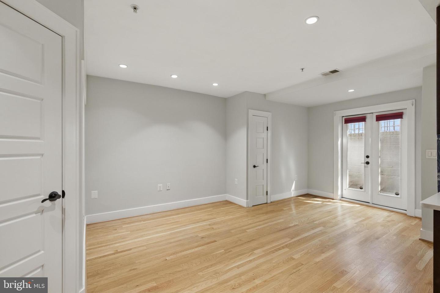 1109 M ST NW #1, WASHINGTON, District Of Columbia 20005, 1 Bedroom Bedrooms, ,1 BathroomBathrooms,Residential,For sale,1109 M ST NW #1,DCDC2192146 MLS # DCDC2192146
