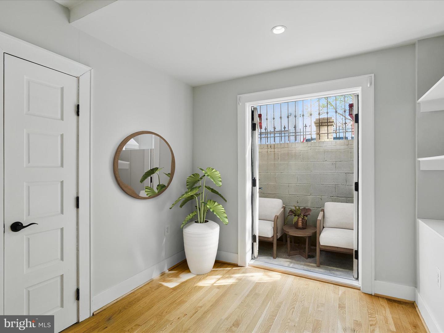 1109 M ST NW #1, WASHINGTON, District Of Columbia 20005, 1 Bedroom Bedrooms, ,1 BathroomBathrooms,Residential,For sale,1109 M ST NW #1,DCDC2192146 MLS # DCDC2192146