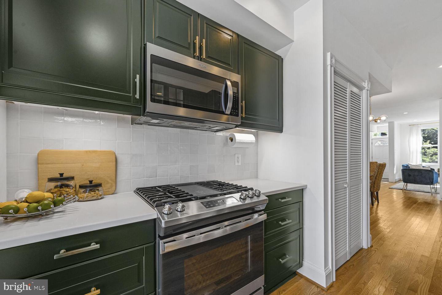 314 14TH PL NE, WASHINGTON, District Of Columbia 20002, 3 Bedrooms Bedrooms, ,1 BathroomBathrooms,Residential,For sale,314 14TH PL NE,DCDC2193164 MLS # DCDC2193164