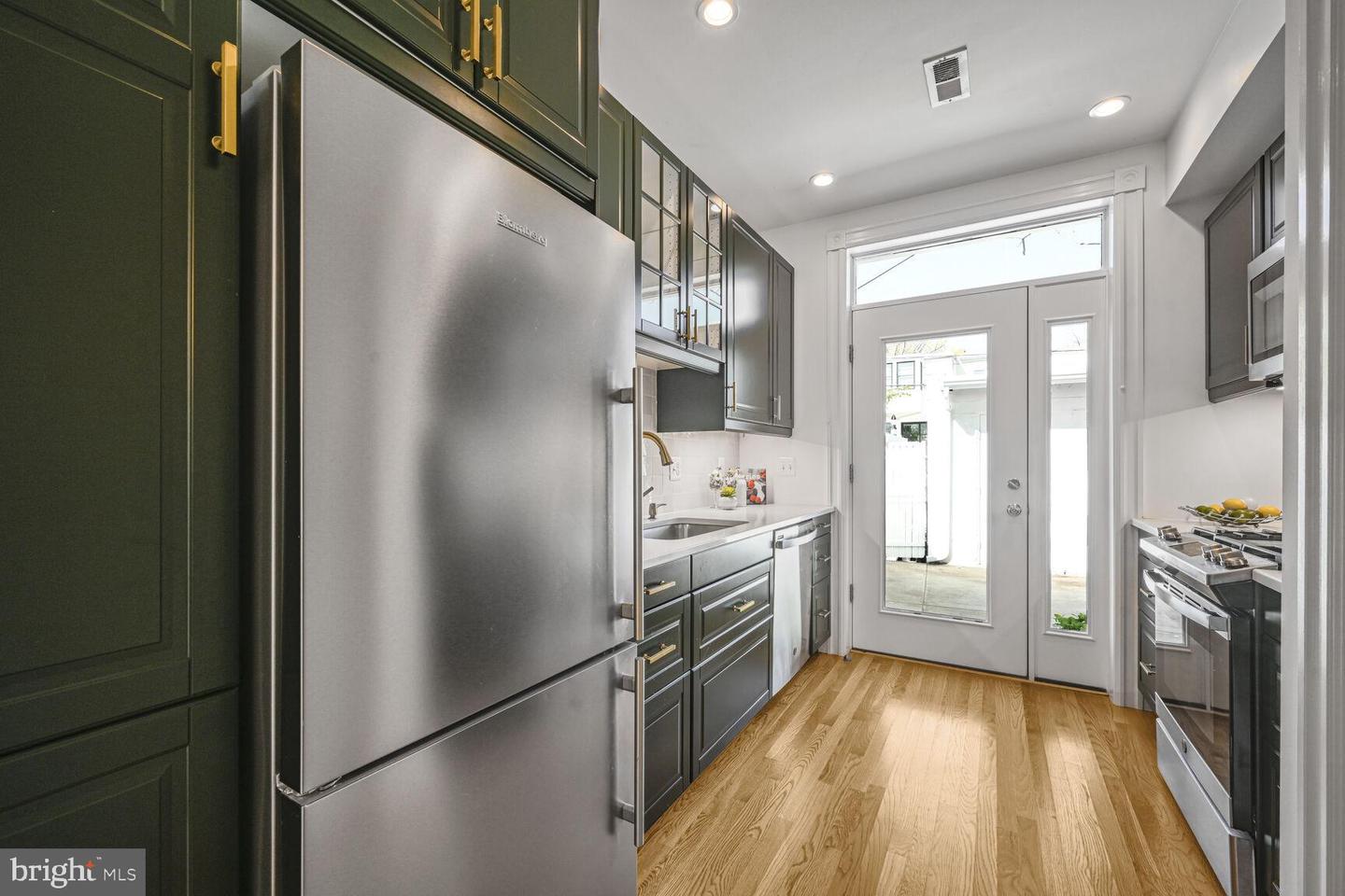 314 14TH PL NE, WASHINGTON, District Of Columbia 20002, 3 Bedrooms Bedrooms, ,1 BathroomBathrooms,Residential,For sale,314 14TH PL NE,DCDC2193164 MLS # DCDC2193164
