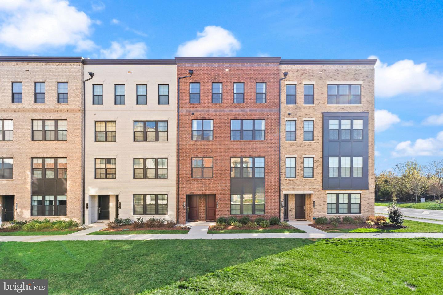 43470 DANVILLE TER, ASHBURN, Virginia 20148, 3 Bedrooms Bedrooms, ,2 BathroomsBathrooms,Residential,For sale,43470 DANVILLE TER,VALO2092766 MLS # VALO2092766