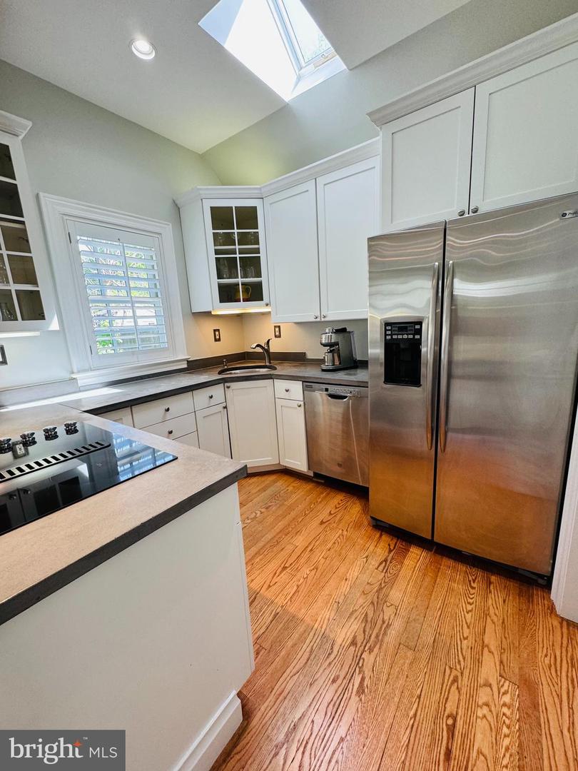 100 E MAPLE ST, ALEXANDRIA, Virginia 22301, 4 Bedrooms Bedrooms, ,3 BathroomsBathrooms,Residential,For sale,100 E MAPLE ST,VAAX2043702 MLS # VAAX2043702