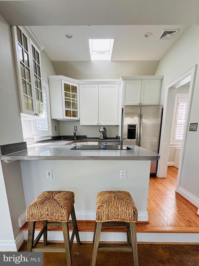 100 E MAPLE ST, ALEXANDRIA, Virginia 22301, 4 Bedrooms Bedrooms, ,3 BathroomsBathrooms,Residential,For sale,100 E MAPLE ST,VAAX2043702 MLS # VAAX2043702