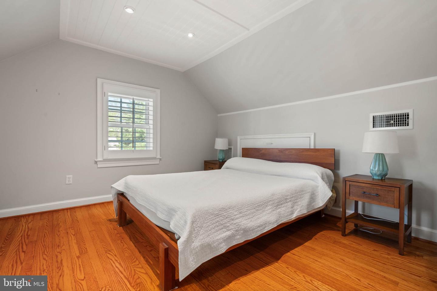 100 E MAPLE ST, ALEXANDRIA, Virginia 22301, 4 Bedrooms Bedrooms, ,3 BathroomsBathrooms,Residential,For sale,100 E MAPLE ST,VAAX2043702 MLS # VAAX2043702