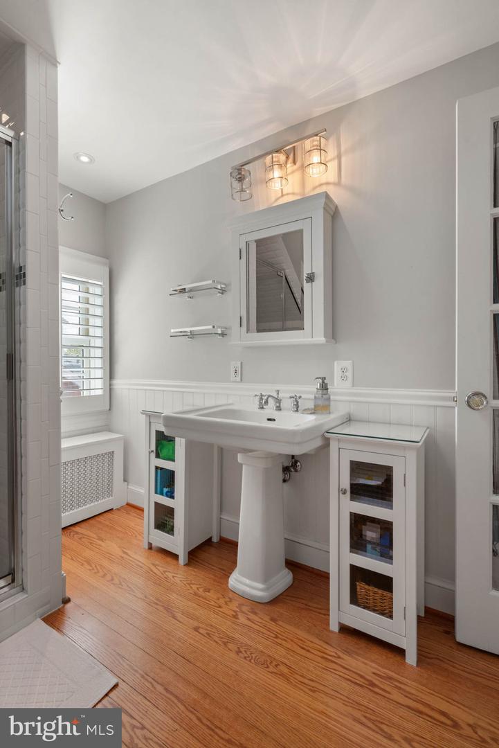 100 E MAPLE ST, ALEXANDRIA, Virginia 22301, 4 Bedrooms Bedrooms, ,3 BathroomsBathrooms,Residential,For sale,100 E MAPLE ST,VAAX2043702 MLS # VAAX2043702
