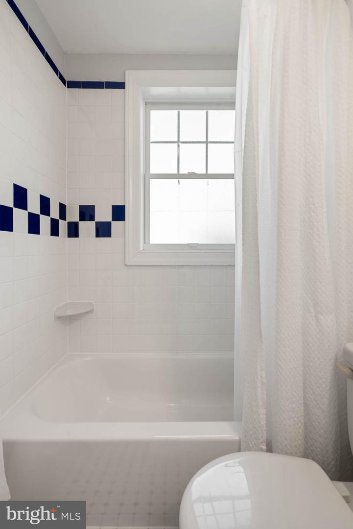 100 E MAPLE ST, ALEXANDRIA, Virginia 22301, 4 Bedrooms Bedrooms, ,3 BathroomsBathrooms,Residential,For sale,100 E MAPLE ST,VAAX2043702 MLS # VAAX2043702