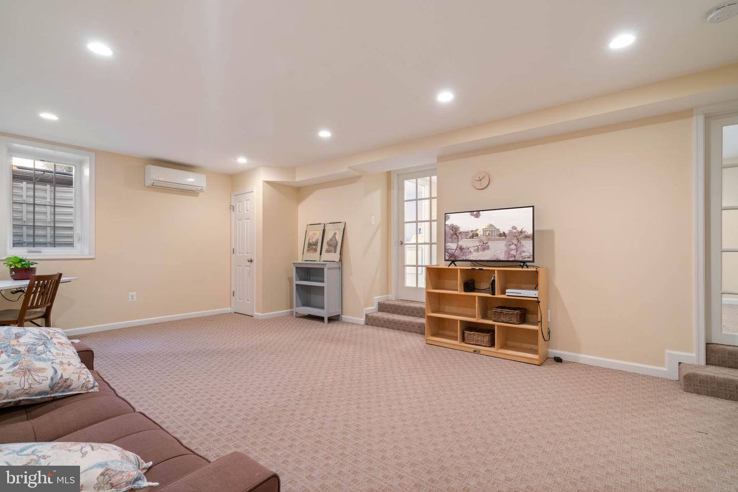 100 E MAPLE ST, ALEXANDRIA, Virginia 22301, 4 Bedrooms Bedrooms, ,3 BathroomsBathrooms,Residential,For sale,100 E MAPLE ST,VAAX2043702 MLS # VAAX2043702