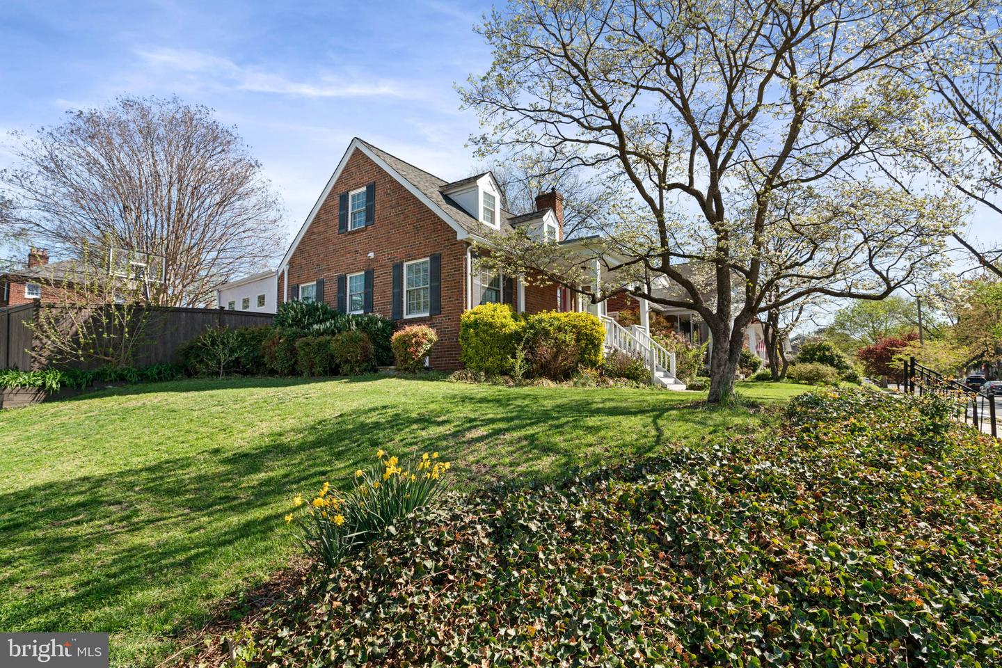 100 E MAPLE ST, ALEXANDRIA, Virginia 22301, 4 Bedrooms Bedrooms, ,3 BathroomsBathrooms,Residential,For sale,100 E MAPLE ST,VAAX2043702 MLS # VAAX2043702