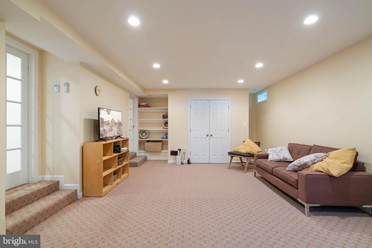 100 E MAPLE ST, ALEXANDRIA, Virginia 22301, 4 Bedrooms Bedrooms, ,3 BathroomsBathrooms,Residential,For sale,100 E MAPLE ST,VAAX2043702 MLS # VAAX2043702