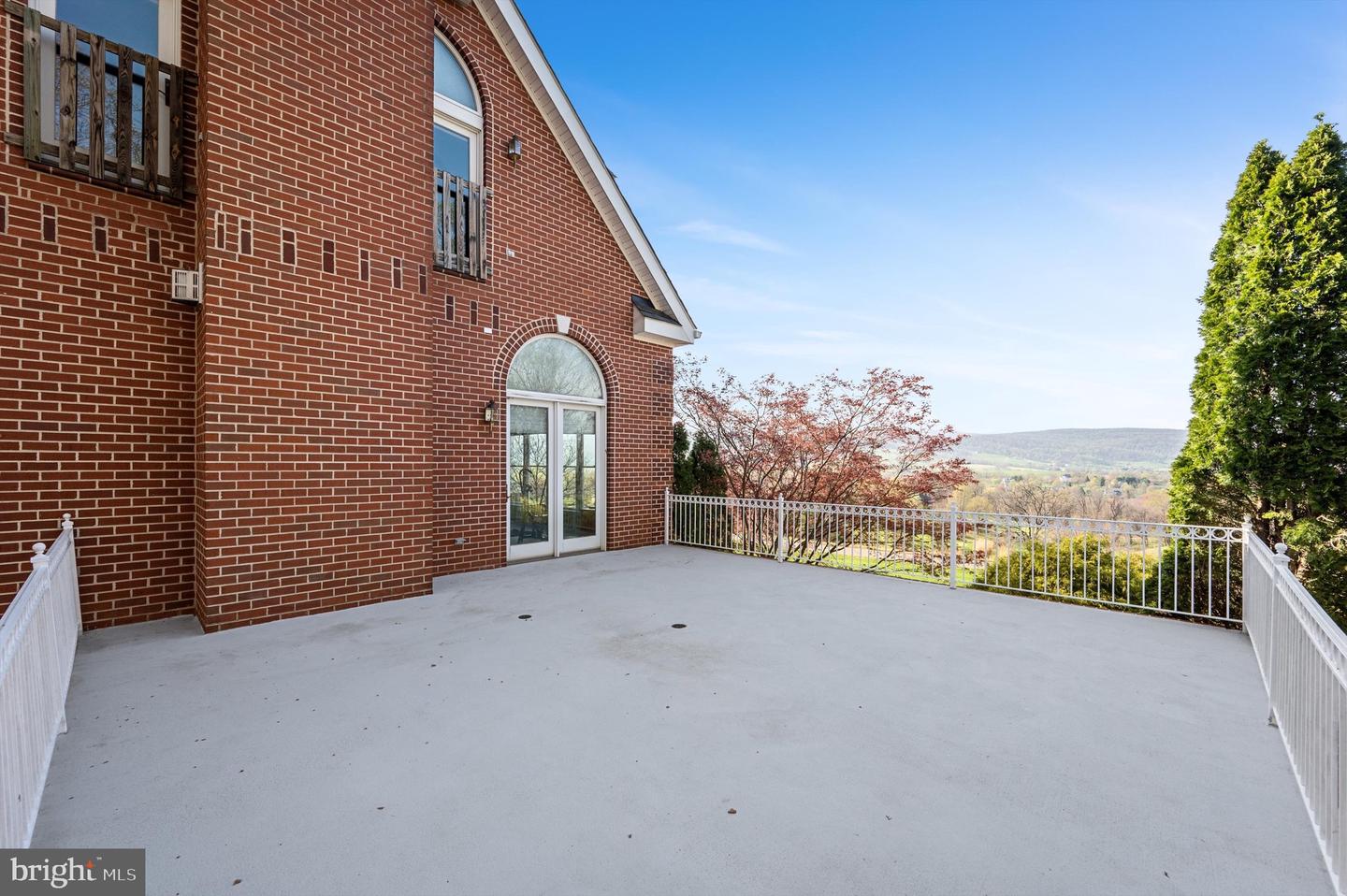 18037 CLENDENNING CIR, ROUND HILL, Virginia 20141, 5 Bedrooms Bedrooms, ,5 BathroomsBathrooms,Residential,For sale,18037 CLENDENNING CIR,VALO2093076 MLS # VALO2093076