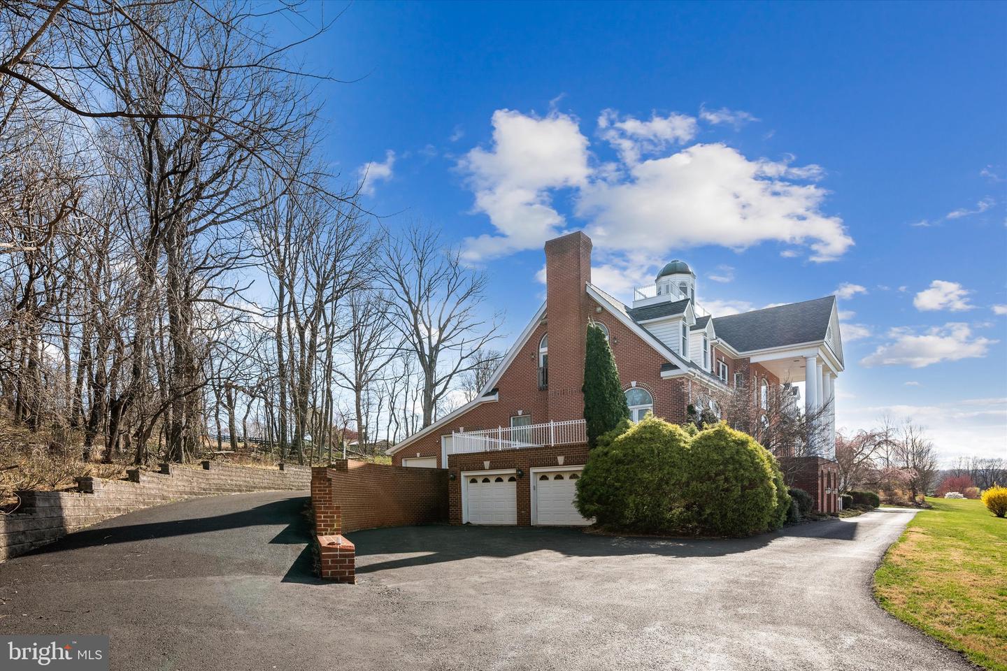 18037 CLENDENNING CIR, ROUND HILL, Virginia 20141, 5 Bedrooms Bedrooms, ,5 BathroomsBathrooms,Residential,For sale,18037 CLENDENNING CIR,VALO2093076 MLS # VALO2093076