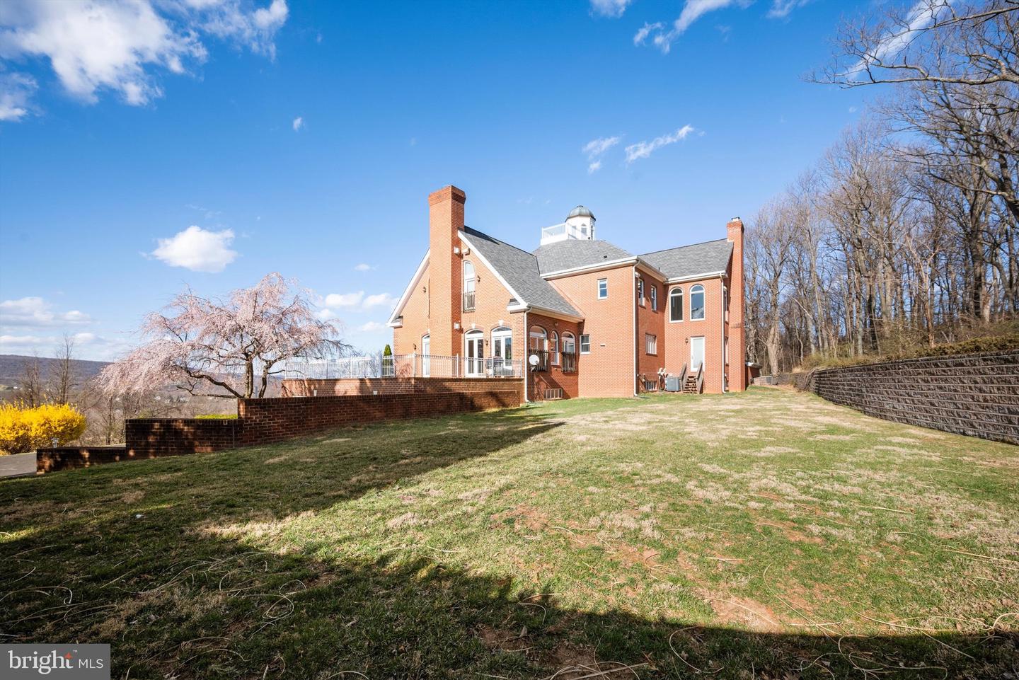 18037 CLENDENNING CIR, ROUND HILL, Virginia 20141, 5 Bedrooms Bedrooms, ,5 BathroomsBathrooms,Residential,For sale,18037 CLENDENNING CIR,VALO2093076 MLS # VALO2093076