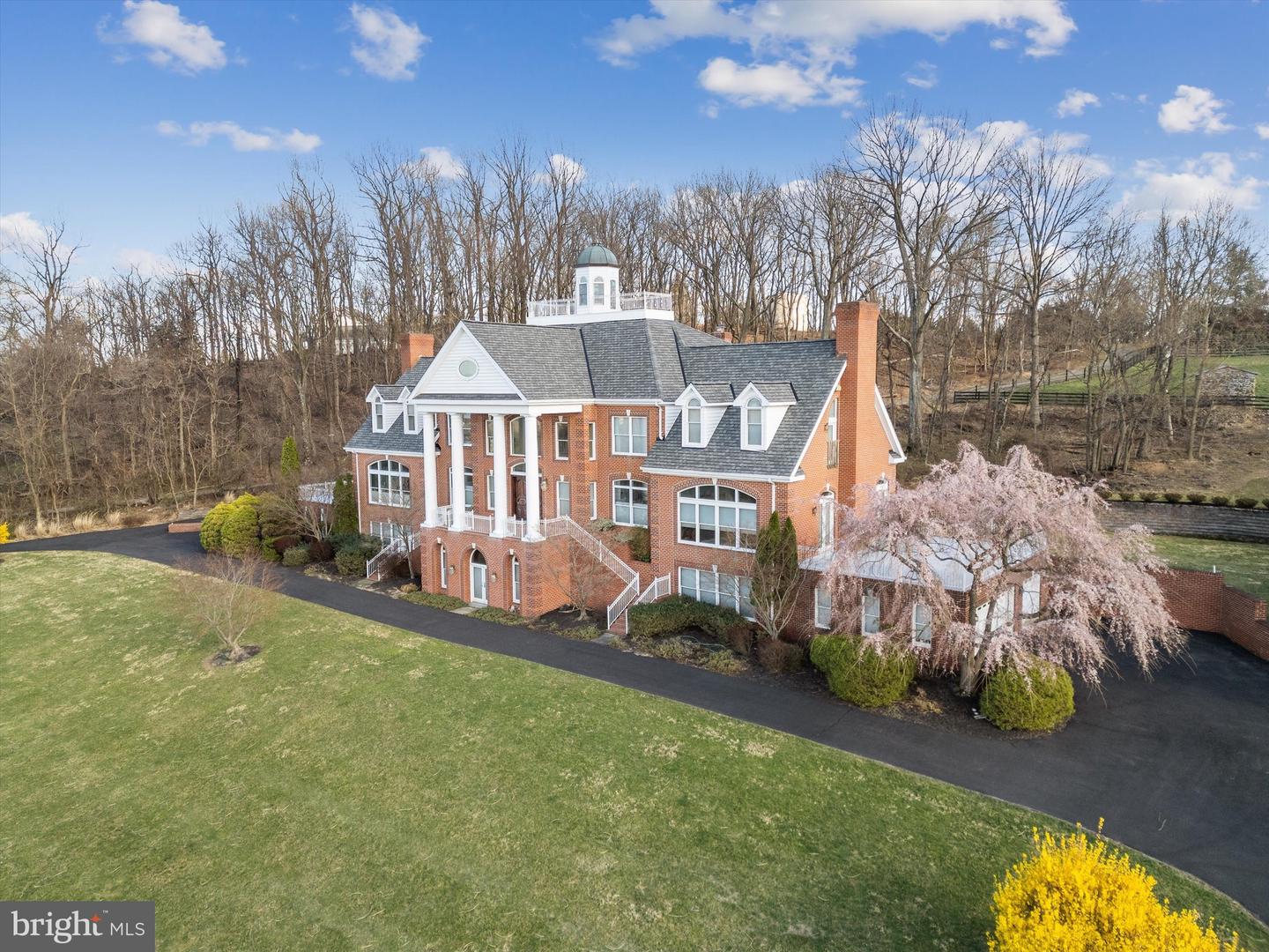 18037 CLENDENNING CIR, ROUND HILL, Virginia 20141, 5 Bedrooms Bedrooms, ,5 BathroomsBathrooms,Residential,For sale,18037 CLENDENNING CIR,VALO2093076 MLS # VALO2093076