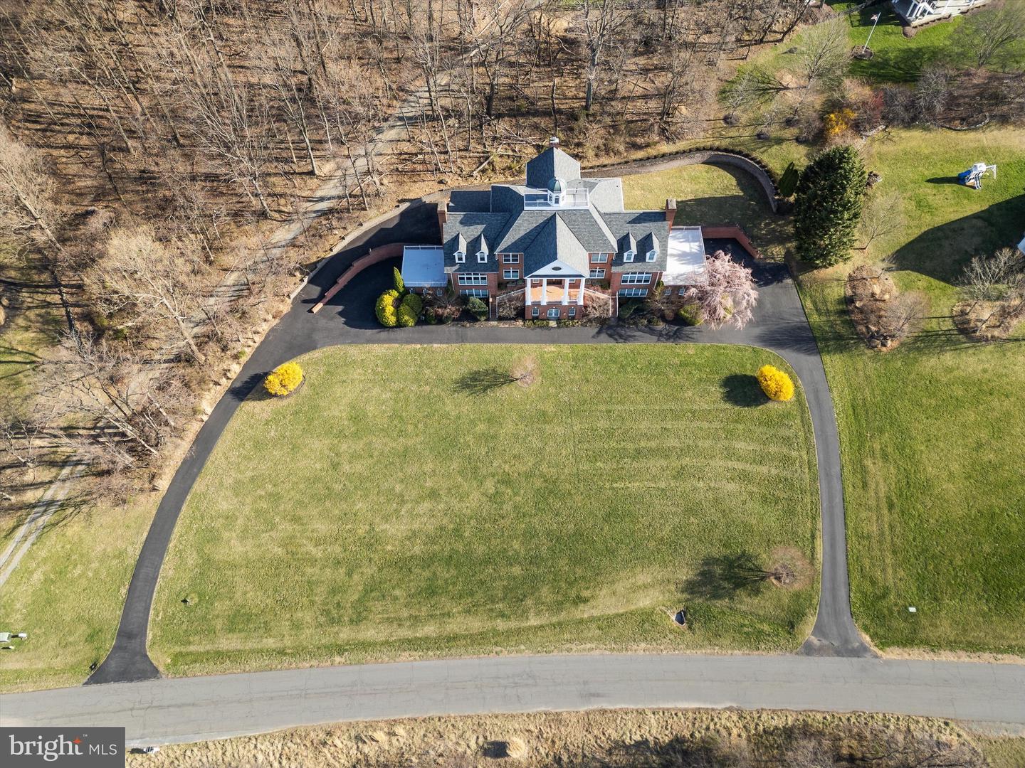 18037 CLENDENNING CIR, ROUND HILL, Virginia 20141, 5 Bedrooms Bedrooms, ,5 BathroomsBathrooms,Residential,For sale,18037 CLENDENNING CIR,VALO2093076 MLS # VALO2093076