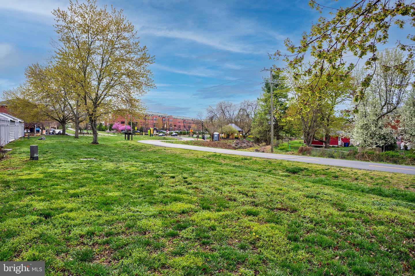 333 HARRISON ST SE, LEESBURG, Virginia 20175, 2 Bedrooms Bedrooms, ,1 BathroomBathrooms,Residential,For sale,333 HARRISON ST SE,VALO2093094 MLS # VALO2093094