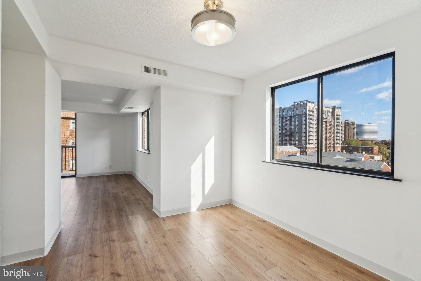 1401 N RHODES ST #305, ARLINGTON, Virginia 22209, 1 Bedroom Bedrooms, ,1 BathroomBathrooms,Residential,For sale,1401 N RHODES ST #305,VAAR2055624 MLS # VAAR2055624