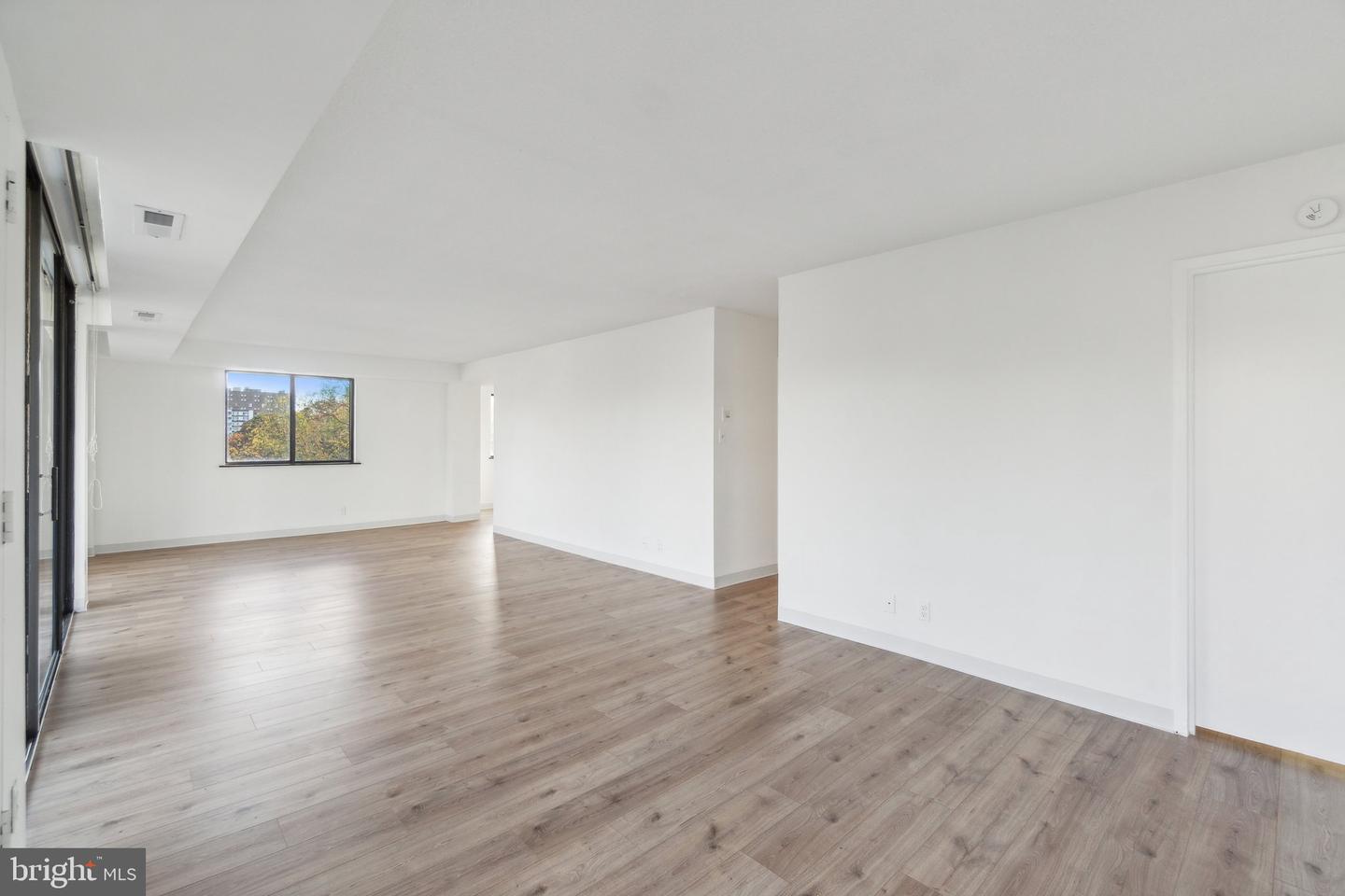 1401 N RHODES ST #305, ARLINGTON, Virginia 22209, 1 Bedroom Bedrooms, ,1 BathroomBathrooms,Residential,For sale,1401 N RHODES ST #305,VAAR2055624 MLS # VAAR2055624