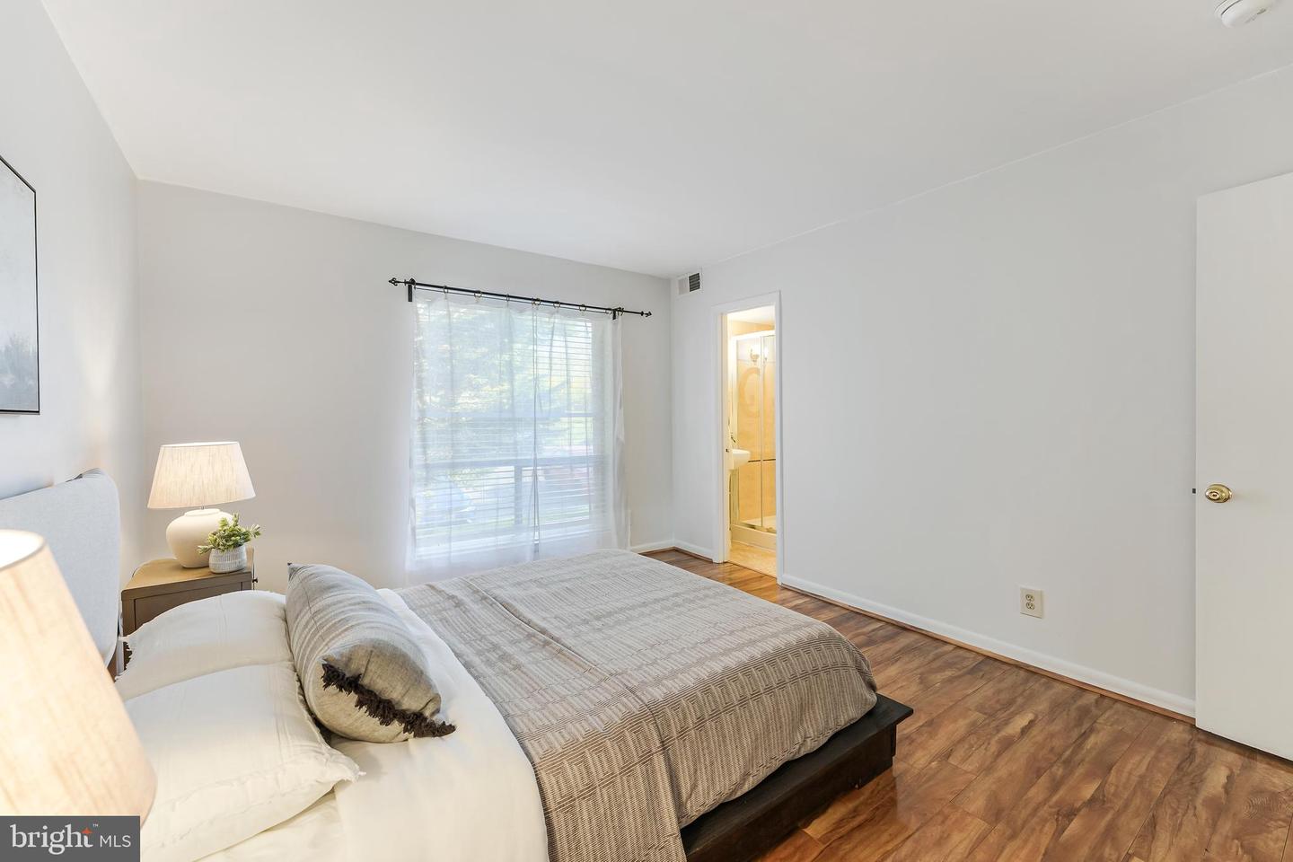 11622 VANTAGE HILL RD #12B, RESTON, Virginia 20190, 2 Bedrooms Bedrooms, ,2 BathroomsBathrooms,Residential,For sale,11622 VANTAGE HILL RD #12B,VAFX2233058 MLS # VAFX2233058