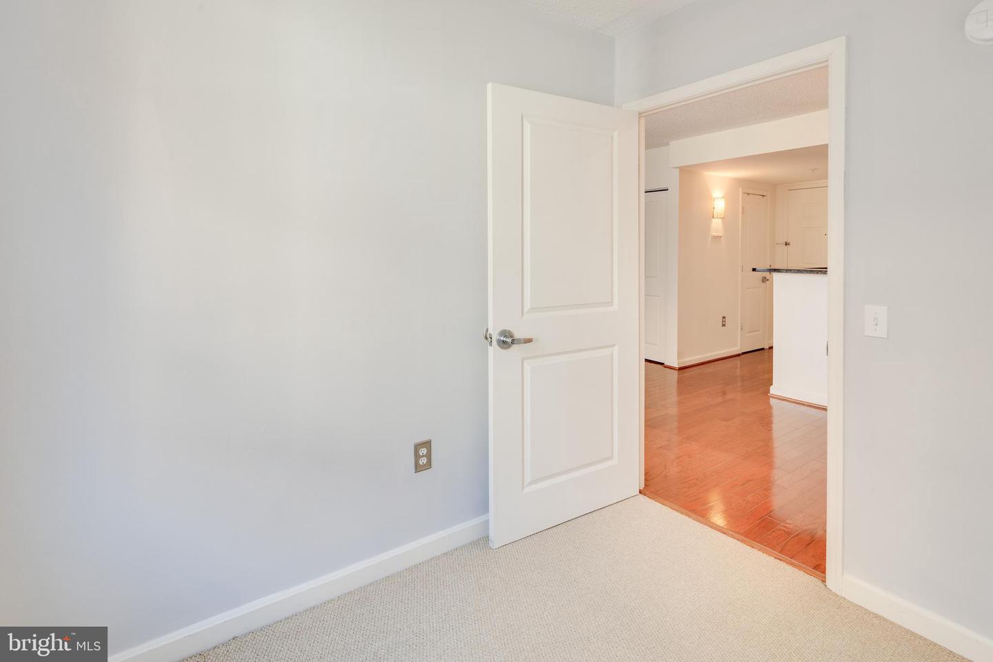 880 N POLLARD ST #223, ARLINGTON, Virginia 22203, 1 Bedroom Bedrooms, ,1 BathroomBathrooms,Residential,For sale,880 N POLLARD ST #223,VAAR2055798 MLS # VAAR2055798