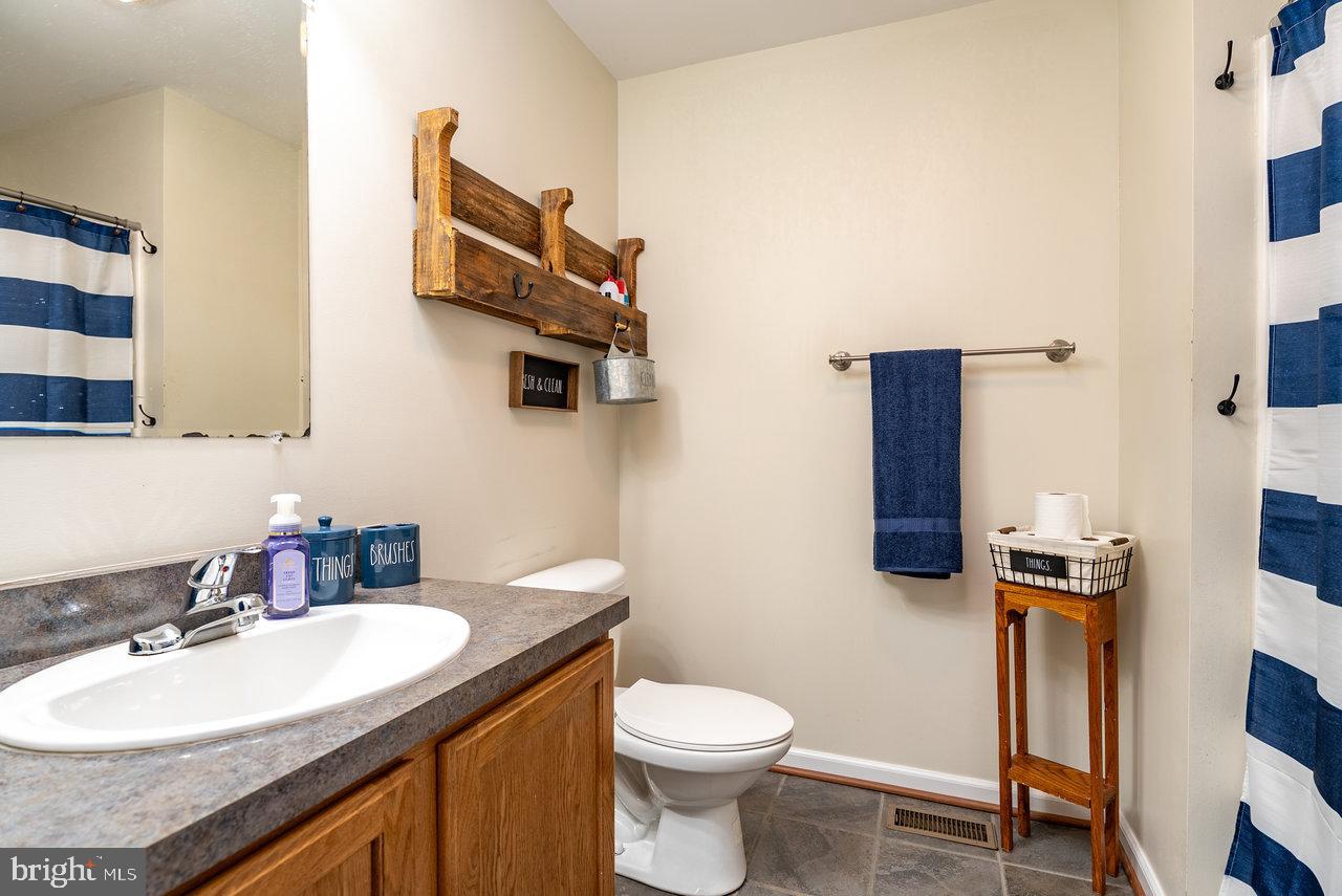 84 BARRICK LN, MOUNT JACKSON, Virginia 22842, 3 Bedrooms Bedrooms, ,2 BathroomsBathrooms,Residential,For sale,84 BARRICK LN,VASH2011174 MLS # VASH2011174