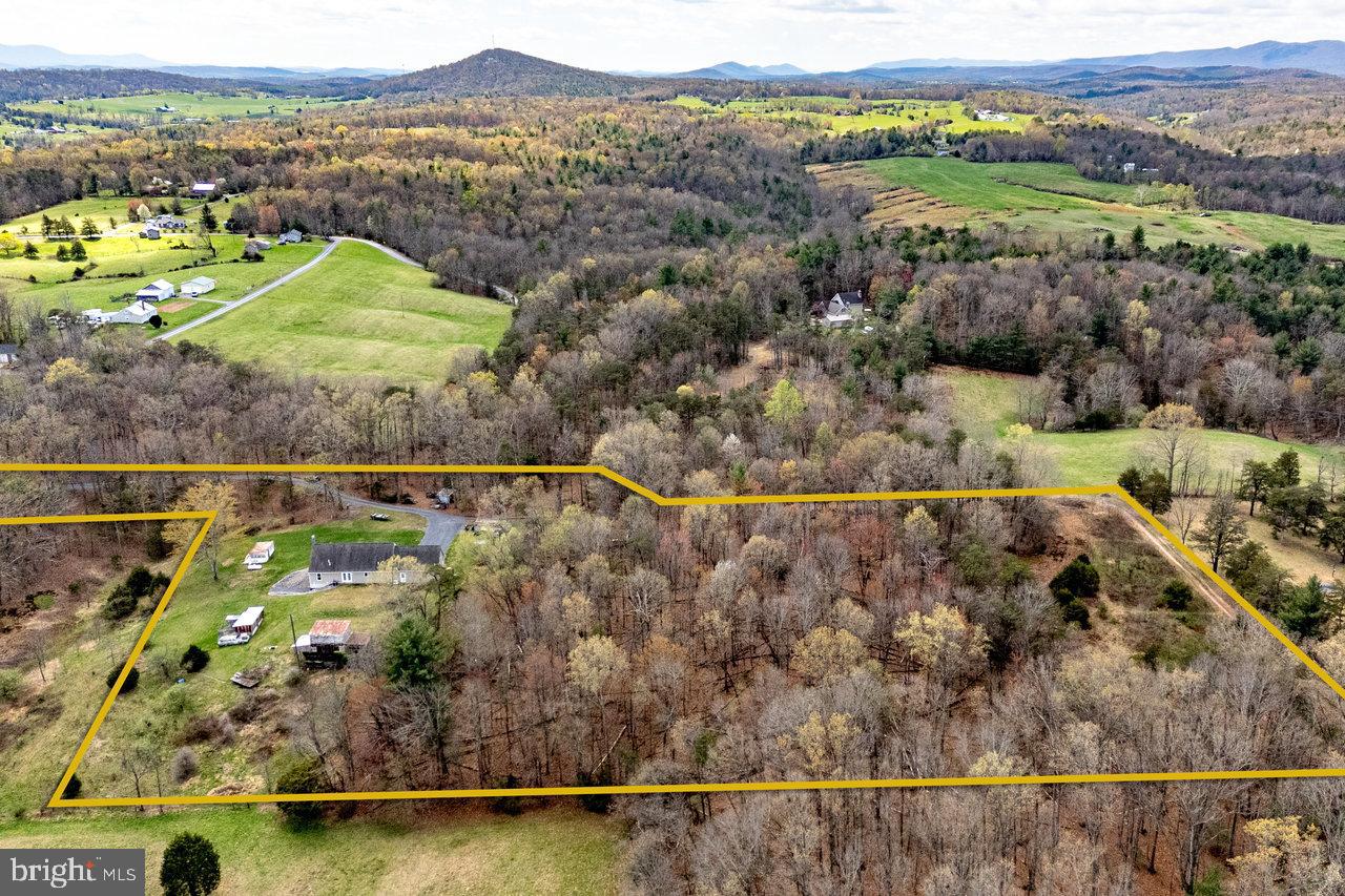 84 BARRICK LN, MOUNT JACKSON, Virginia 22842, 3 Bedrooms Bedrooms, ,2 BathroomsBathrooms,Residential,For sale,84 BARRICK LN,VASH2011174 MLS # VASH2011174