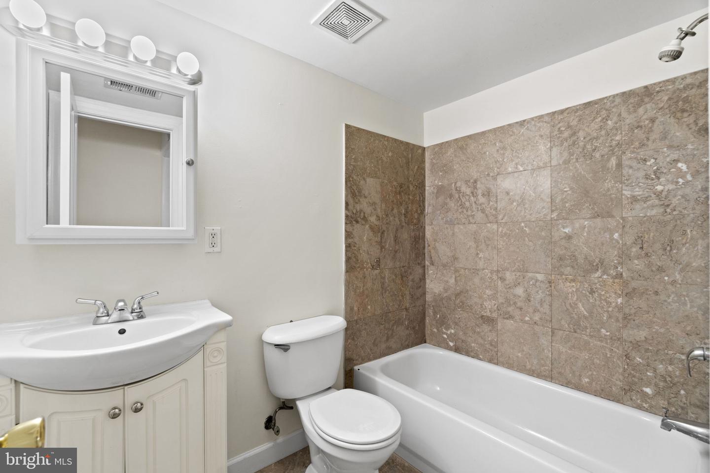 4469 B ST SE #204, WASHINGTON, District Of Columbia 20019, 2 Bedrooms Bedrooms, ,1 BathroomBathrooms,Residential,For sale,4469 B ST SE #204,DCDC2194710 MLS # DCDC2194710