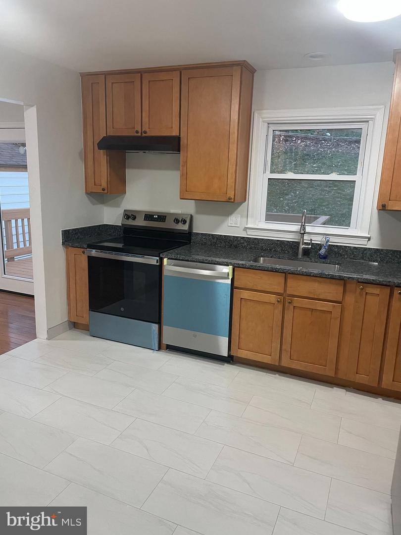 15712 BRANDYWINE RD, DUMFRIES, Virginia 22025, 4 Bedrooms Bedrooms, ,3 BathroomsBathrooms,Residential,For sale,15712 BRANDYWINE RD,VAPW2091668 MLS # VAPW2091668