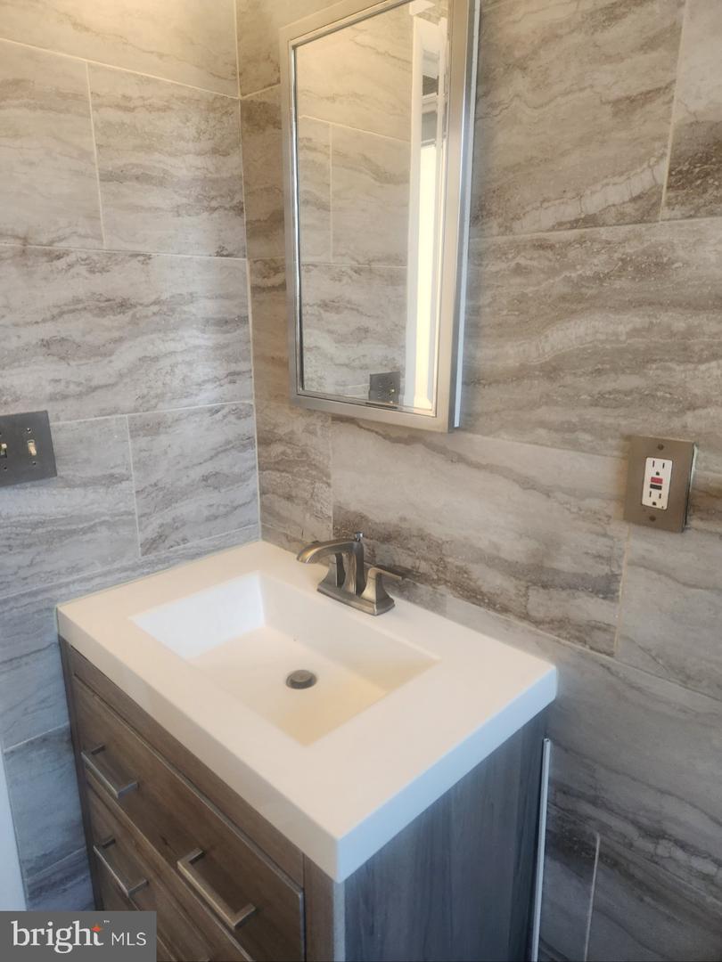 17 46TH ST SE #5, WASHINGTON, District Of Columbia 20019, 2 Bedrooms Bedrooms, ,2 BathroomsBathrooms,Residential,For sale,17 46TH ST SE #5,DCDC2194882 MLS # DCDC2194882