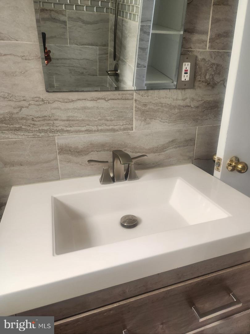 17 46TH ST SE #5, WASHINGTON, District Of Columbia 20019, 2 Bedrooms Bedrooms, ,2 BathroomsBathrooms,Residential,For sale,17 46TH ST SE #5,DCDC2194882 MLS # DCDC2194882