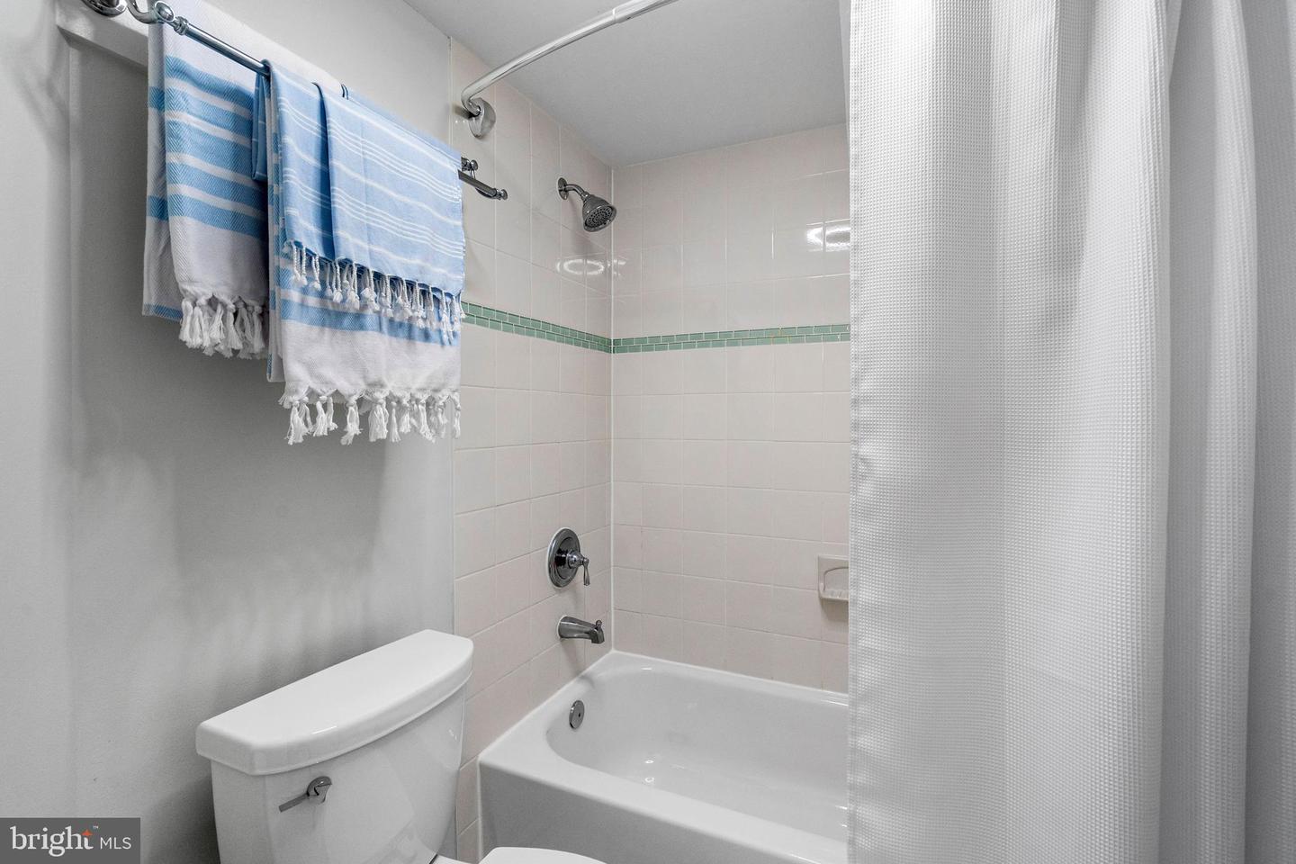 1600 N OAK ST #415, ARLINGTON, Virginia 22209, 2 Bedrooms Bedrooms, ,2 BathroomsBathrooms,Residential,For sale,1600 N OAK ST #415,VAAR2055874 MLS # VAAR2055874