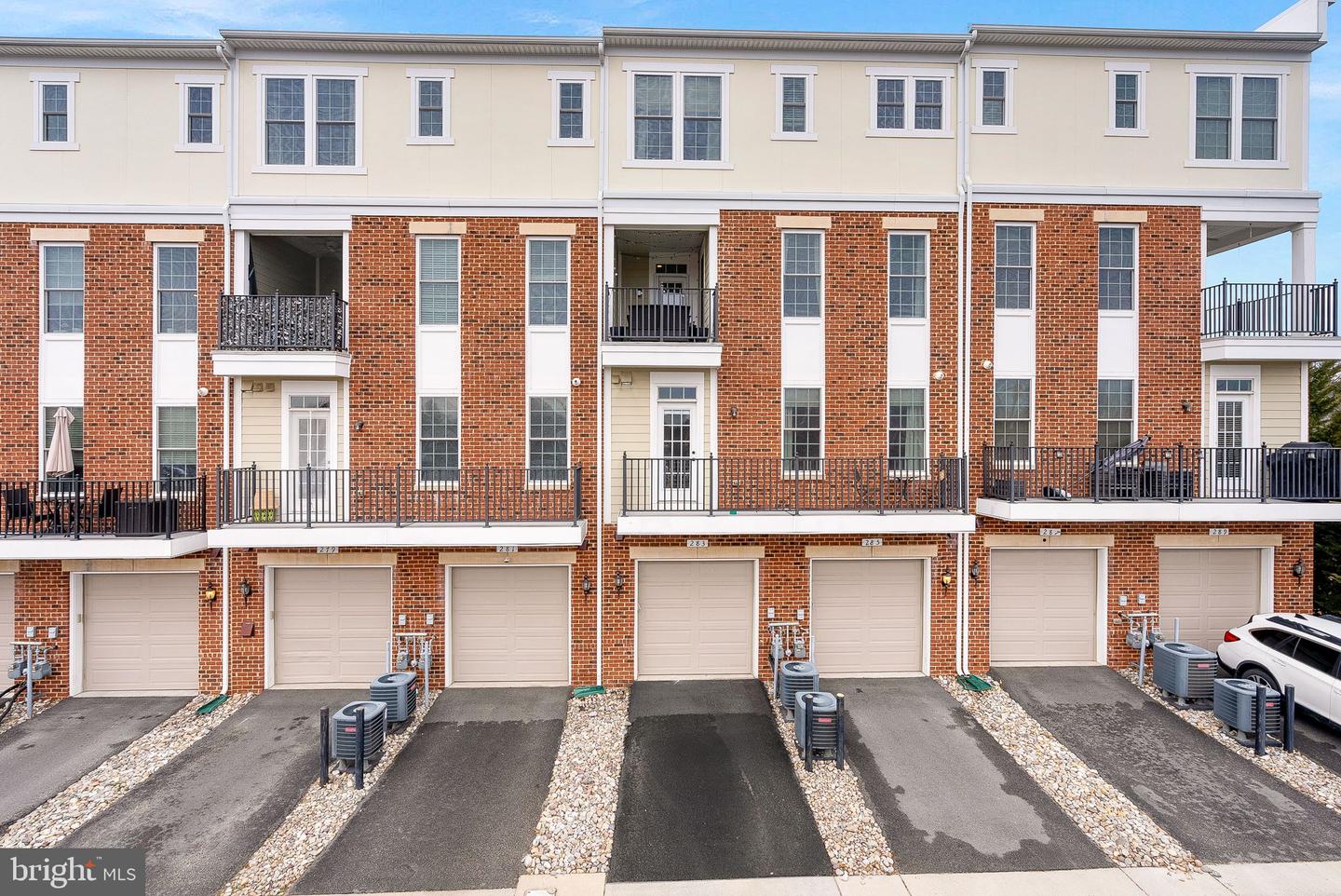 283 HIGH RAIL TER SE, LEESBURG, Virginia 20175, 3 Bedrooms Bedrooms, ,2 BathroomsBathrooms,Residential,For sale,283 HIGH RAIL TER SE,VALO2089356 MLS # VALO2089356