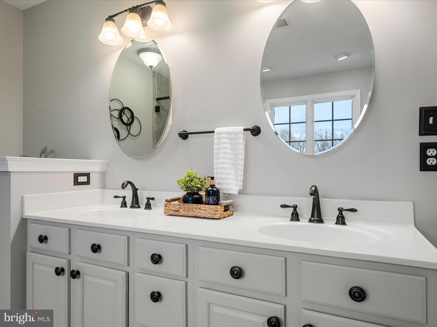 39918 CANTERFIELD CT, LOVETTSVILLE, Virginia 20180, 5 Bedrooms Bedrooms, ,3 BathroomsBathrooms,Residential,For sale,39918 CANTERFIELD CT,VALO2089812 MLS # VALO2089812