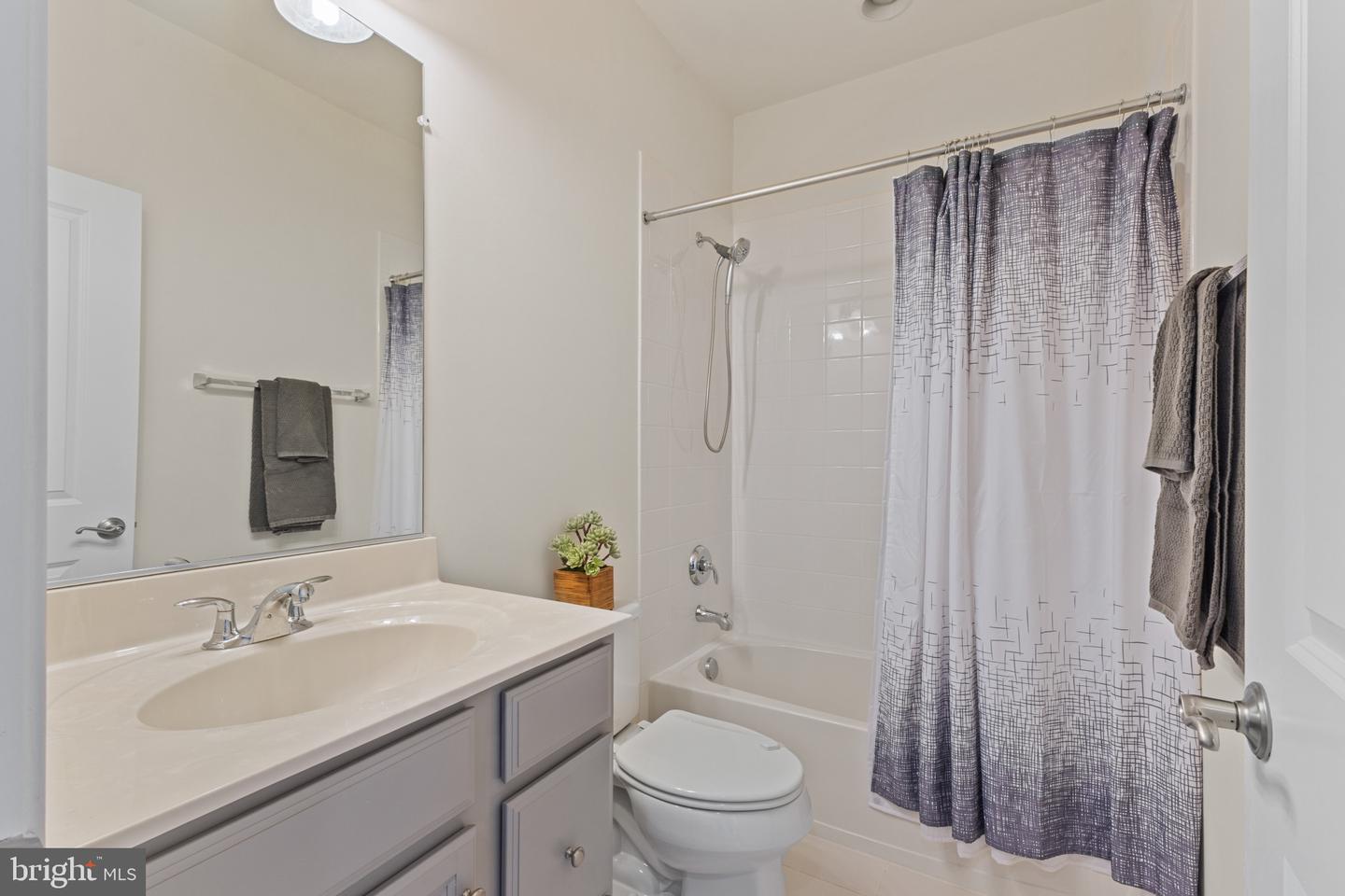 15339 LINVILLE CREEK DR, HAYMARKET, Virginia 20169, 3 Bedrooms Bedrooms, ,3 BathroomsBathrooms,Residential,For sale,15339 LINVILLE CREEK DR,VAPW2090630 MLS # VAPW2090630
