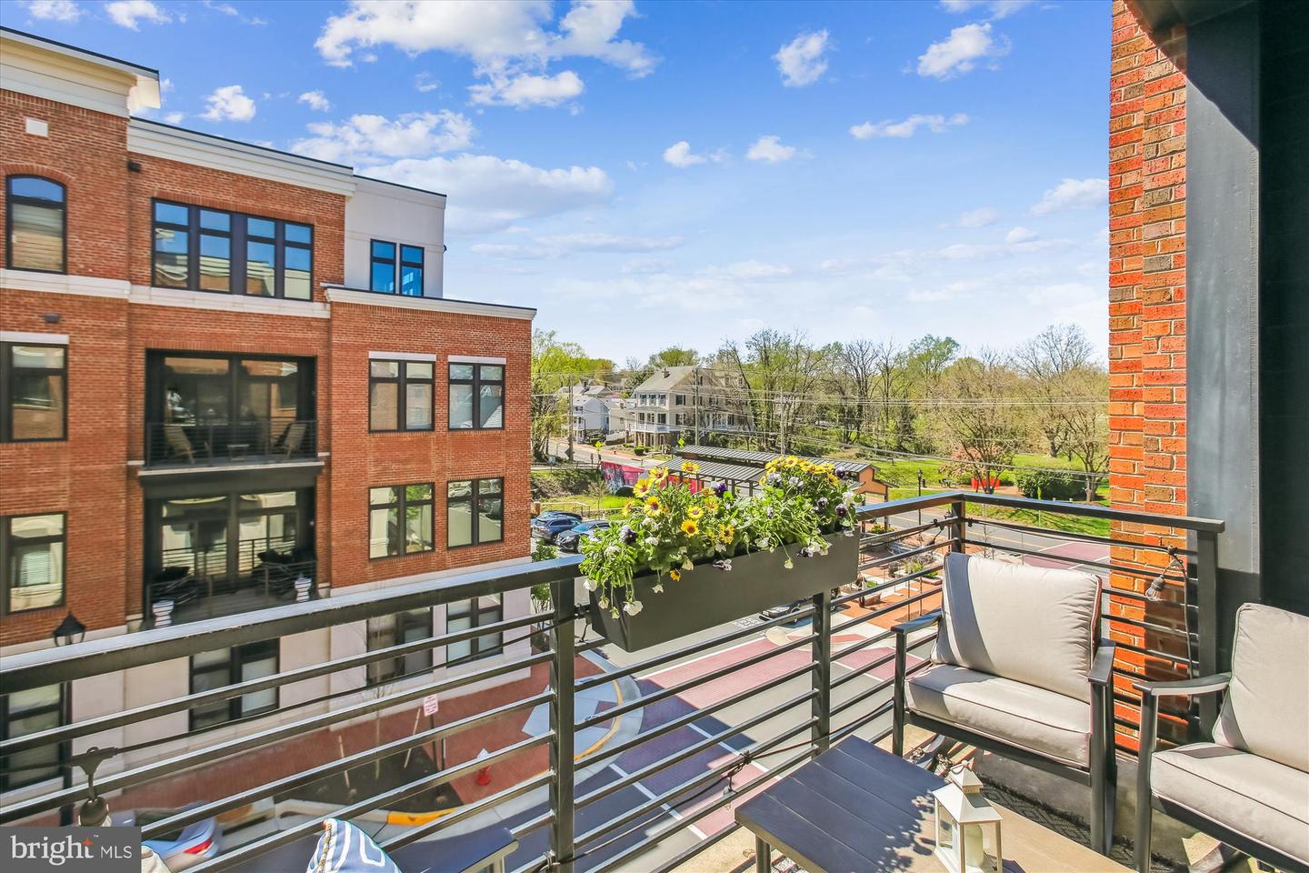 2 STATIONMASTER ST SE #301, LEESBURG, Virginia 20175, 2 Bedrooms Bedrooms, ,2 BathroomsBathrooms,Residential,For sale,2 STATIONMASTER ST SE #301,VALO2092326 MLS # VALO2092326