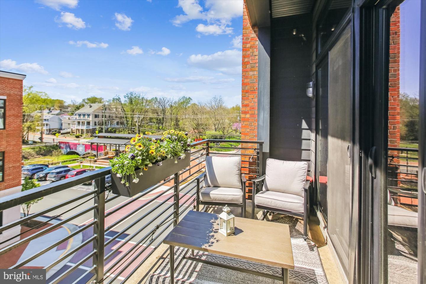 2 STATIONMASTER ST SE #301, LEESBURG, Virginia 20175, 2 Bedrooms Bedrooms, ,2 BathroomsBathrooms,Residential,For sale,2 STATIONMASTER ST SE #301,VALO2092326 MLS # VALO2092326