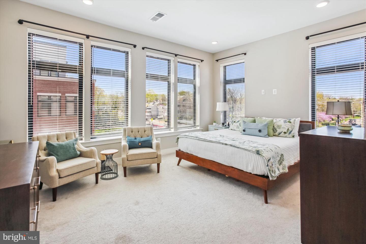 2 STATIONMASTER ST SE #301, LEESBURG, Virginia 20175, 2 Bedrooms Bedrooms, ,2 BathroomsBathrooms,Residential,For sale,2 STATIONMASTER ST SE #301,VALO2092326 MLS # VALO2092326