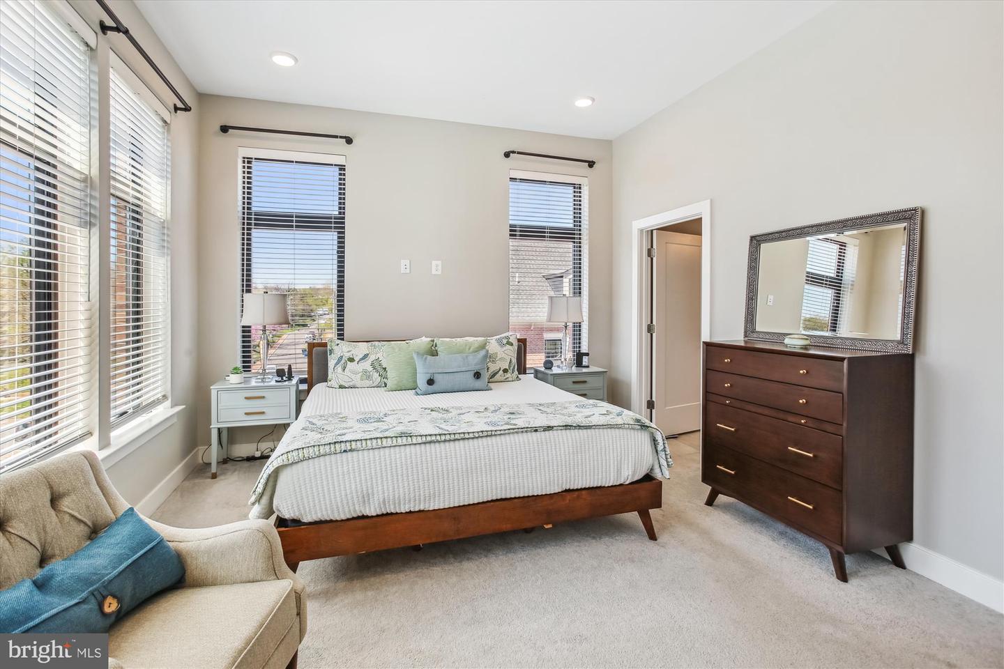 2 STATIONMASTER ST SE #301, LEESBURG, Virginia 20175, 2 Bedrooms Bedrooms, ,2 BathroomsBathrooms,Residential,For sale,2 STATIONMASTER ST SE #301,VALO2092326 MLS # VALO2092326