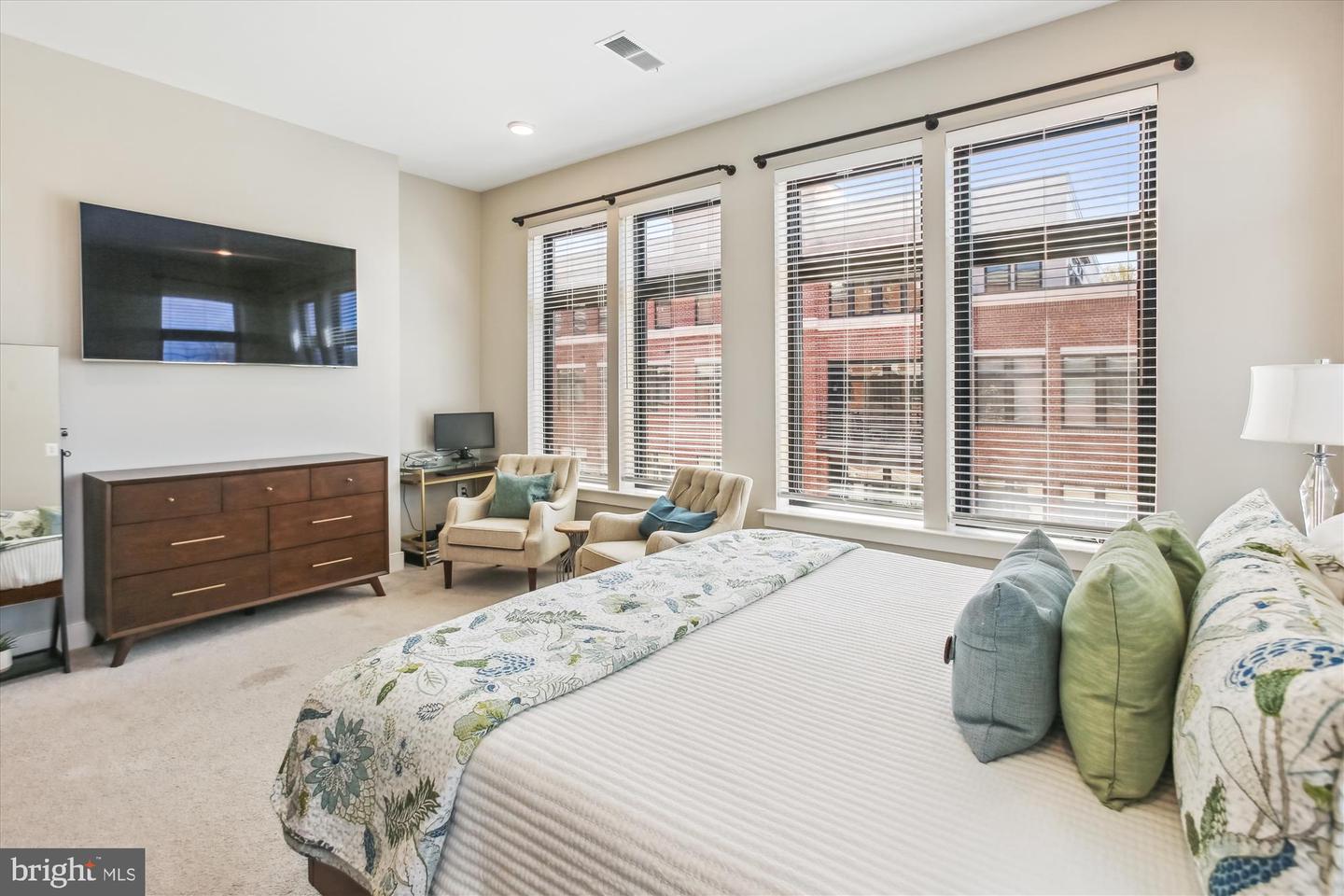 2 STATIONMASTER ST SE #301, LEESBURG, Virginia 20175, 2 Bedrooms Bedrooms, ,2 BathroomsBathrooms,Residential,For sale,2 STATIONMASTER ST SE #301,VALO2092326 MLS # VALO2092326
