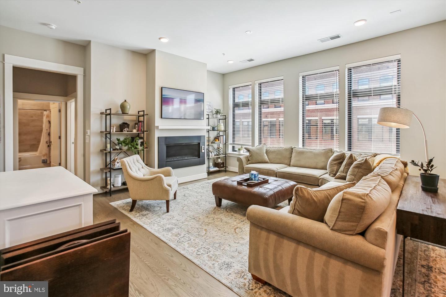 2 STATIONMASTER ST SE #301, LEESBURG, Virginia 20175, 2 Bedrooms Bedrooms, ,2 BathroomsBathrooms,Residential,For sale,2 STATIONMASTER ST SE #301,VALO2092326 MLS # VALO2092326