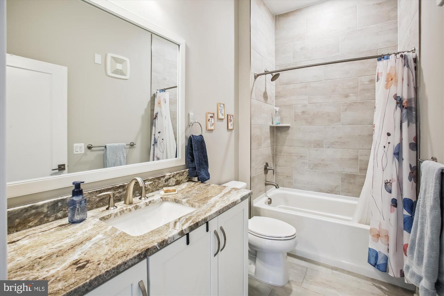 2 STATIONMASTER ST SE #301, LEESBURG, Virginia 20175, 2 Bedrooms Bedrooms, ,2 BathroomsBathrooms,Residential,For sale,2 STATIONMASTER ST SE #301,VALO2092326 MLS # VALO2092326