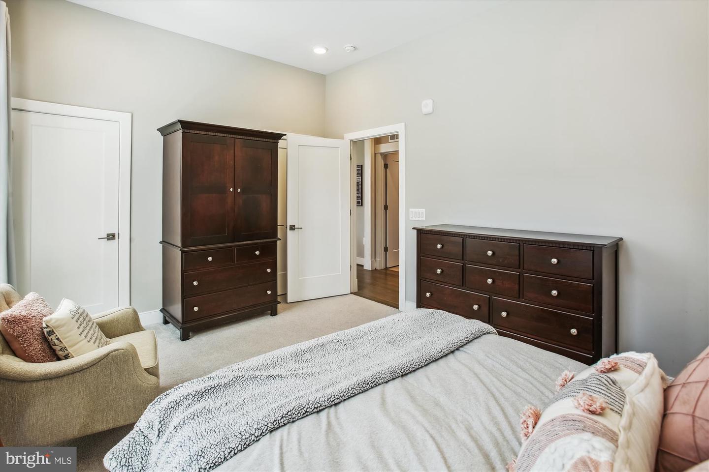 2 STATIONMASTER ST SE #301, LEESBURG, Virginia 20175, 2 Bedrooms Bedrooms, ,2 BathroomsBathrooms,Residential,For sale,2 STATIONMASTER ST SE #301,VALO2092326 MLS # VALO2092326